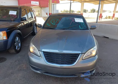 2013 Chrysler 200 Touring z USA, uszkodzony, nr VIN 1C3CCBBB5DN505415